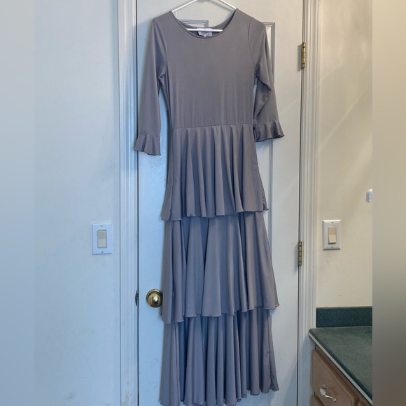 Dainty Jewell’s dress! - Picture 2 of 4